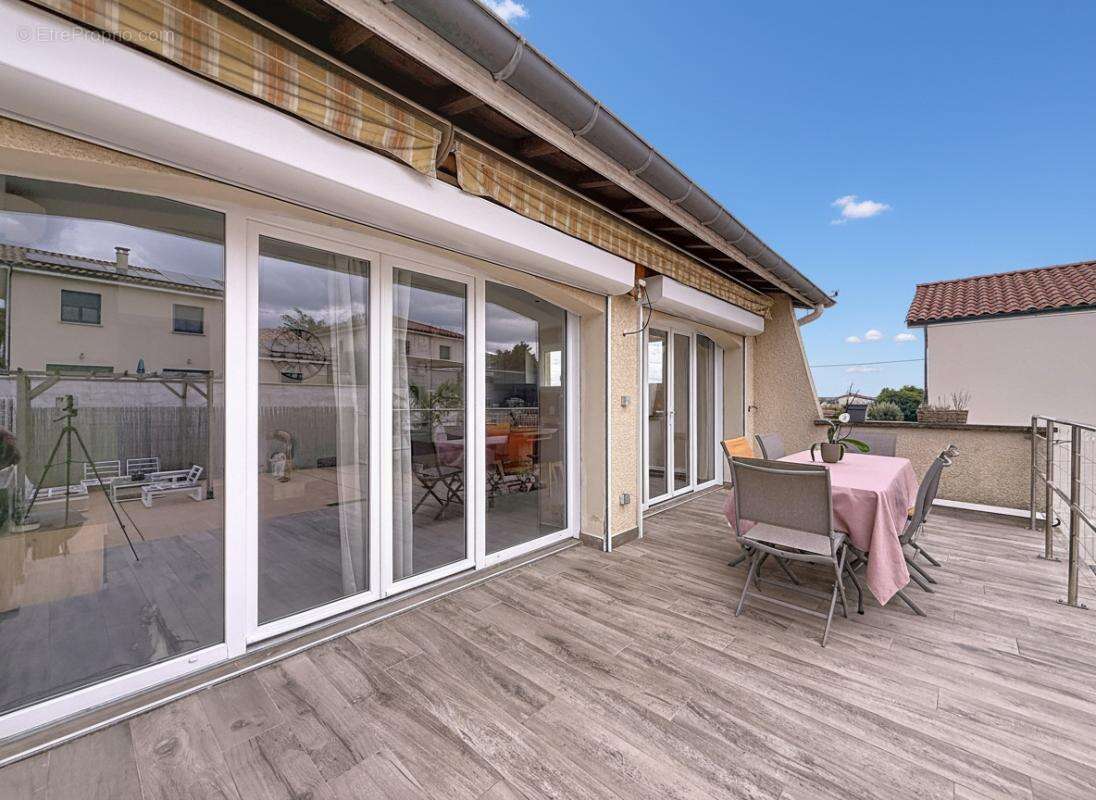 Appartement à REVENTIN-VAUGRIS