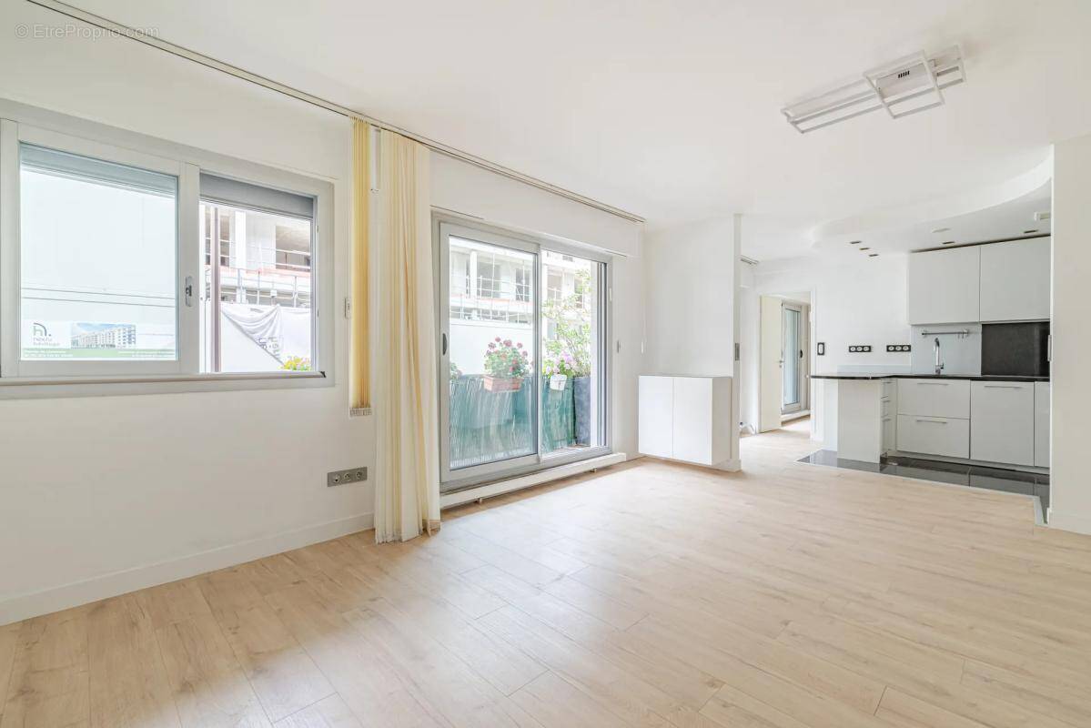 Appartement à PARIS-19E