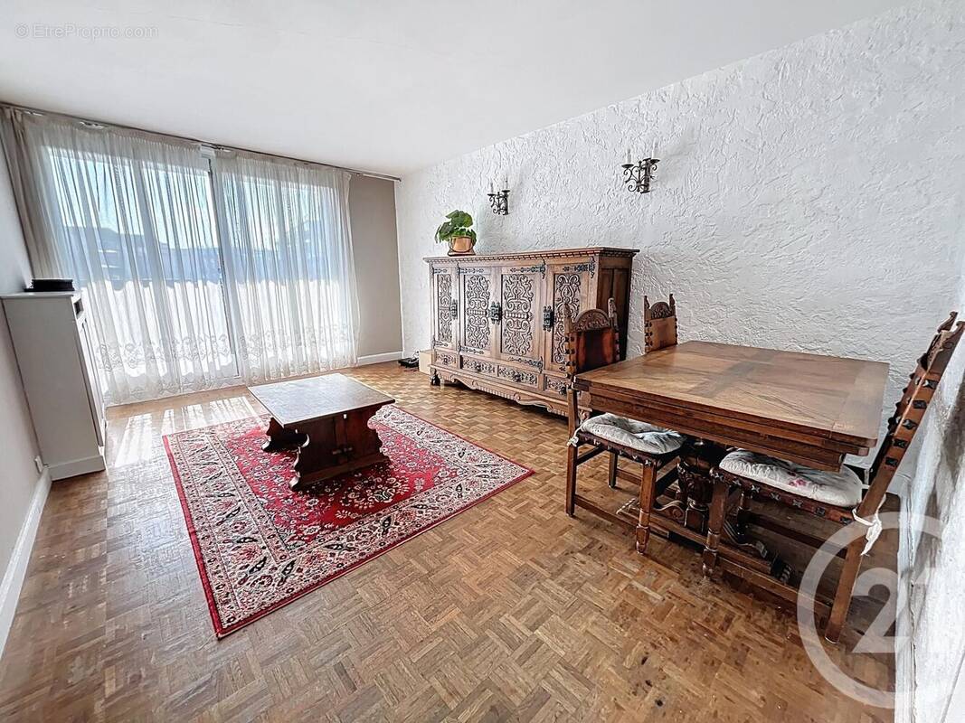 Appartement à MONTROUGE