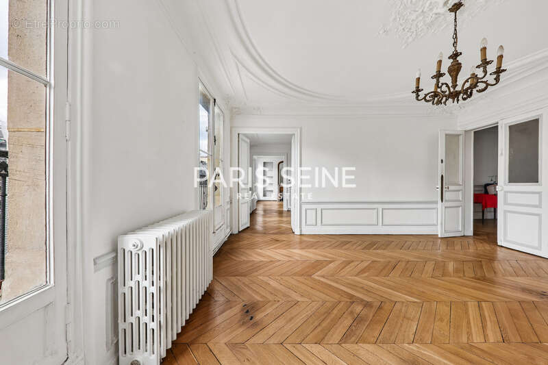 Appartement à PARIS-2E