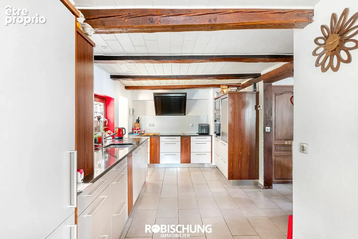 PROCHE HIRSINGUE : Magnifique ensemble immobilier avec fort potentiel locatif - photo 2