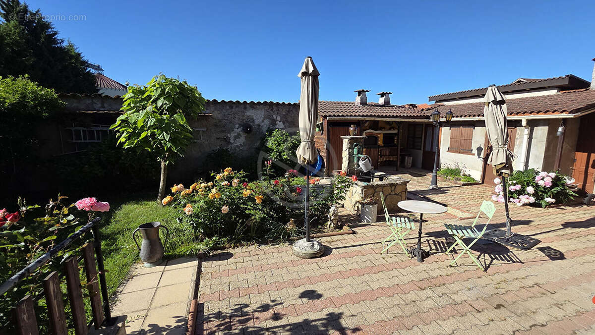 Maison à LA FRETTE