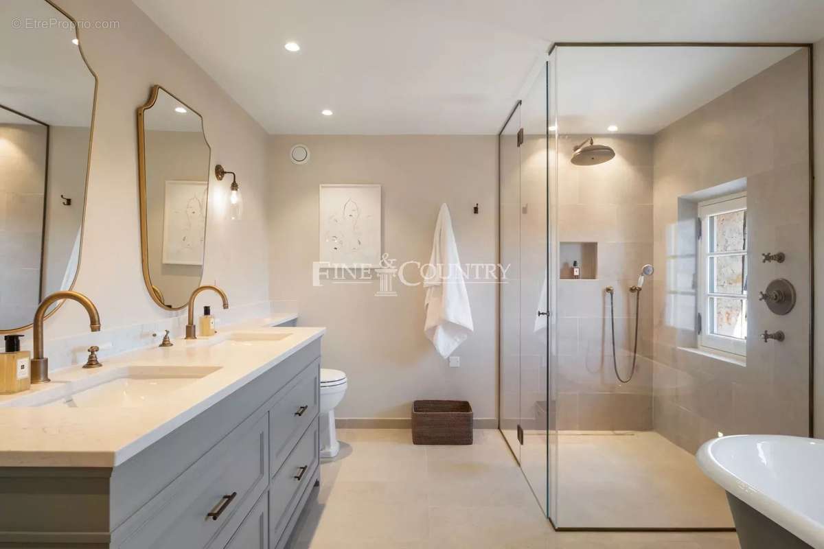 Maison à CHATEAUNEUF-GRASSE