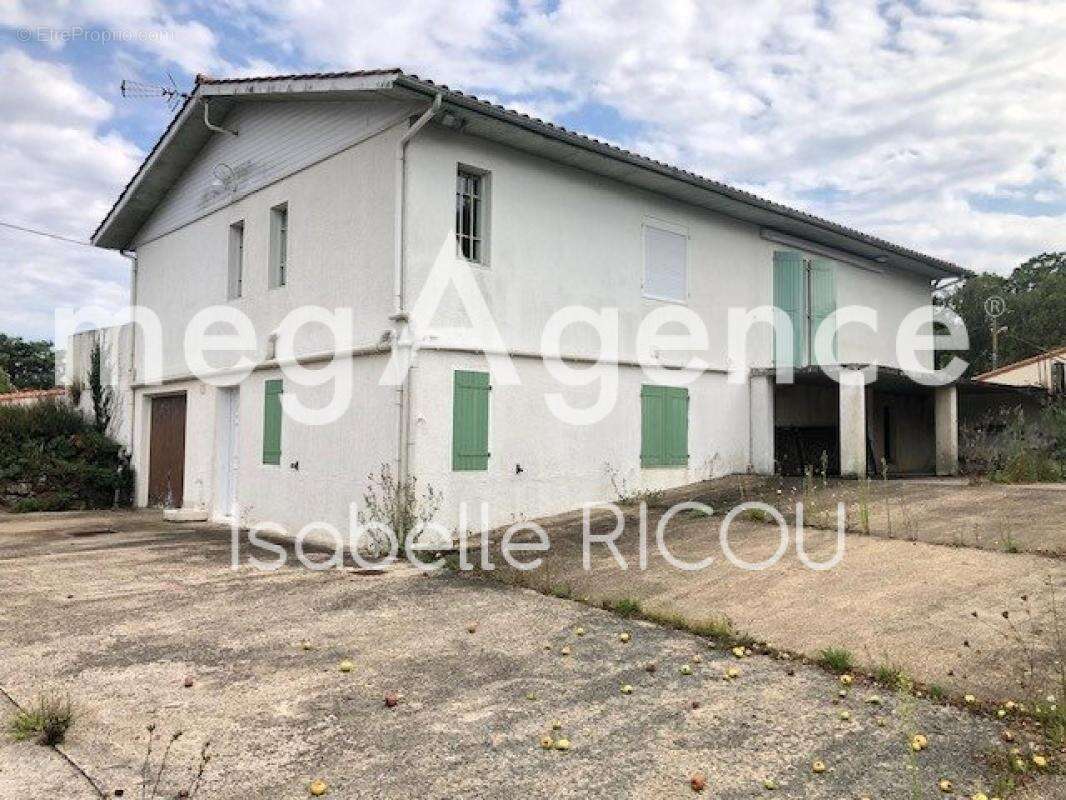 Maison à MARENNES