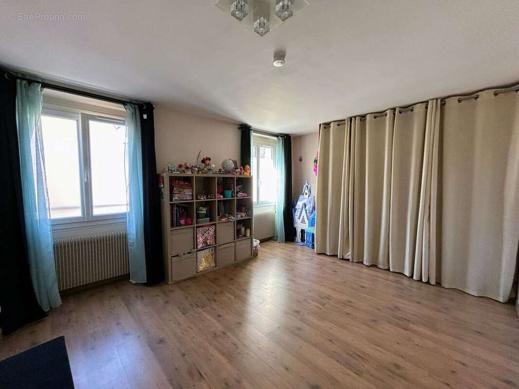 Appartement à MENNECY