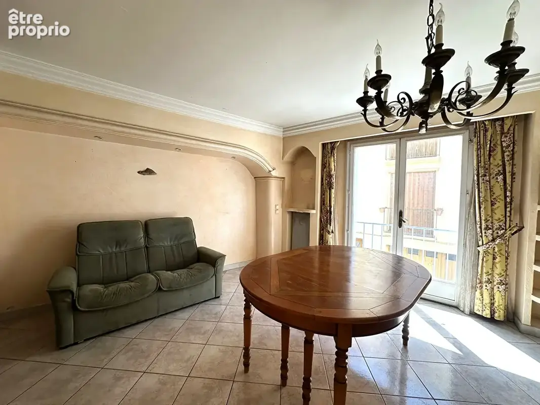 Maison de ville à Argelès Village  139 m² habitables avec extérieurs, stationnement et  fort potentiel - photo 6
