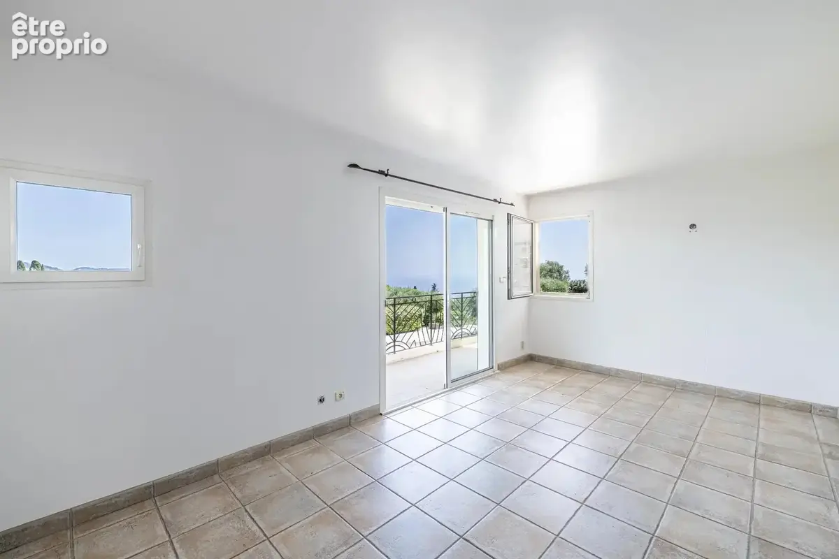 Nice - Gairaut - Propriété 8 pièces de 290m², sur 2294m² de terrain avec piscine et vues panoramiques mer - photo 8