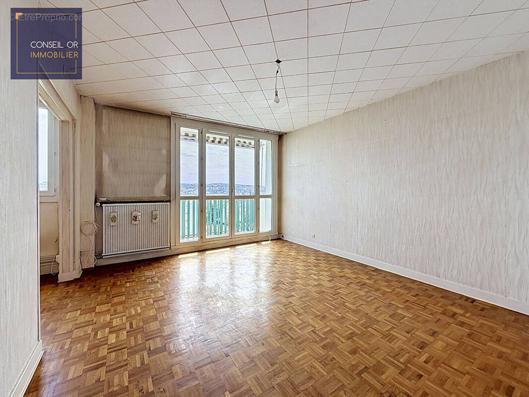 Appartement à PIERRE-BENITE