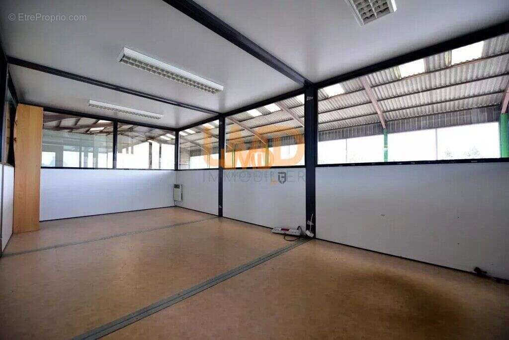 Commerce à SALLES-CURAN