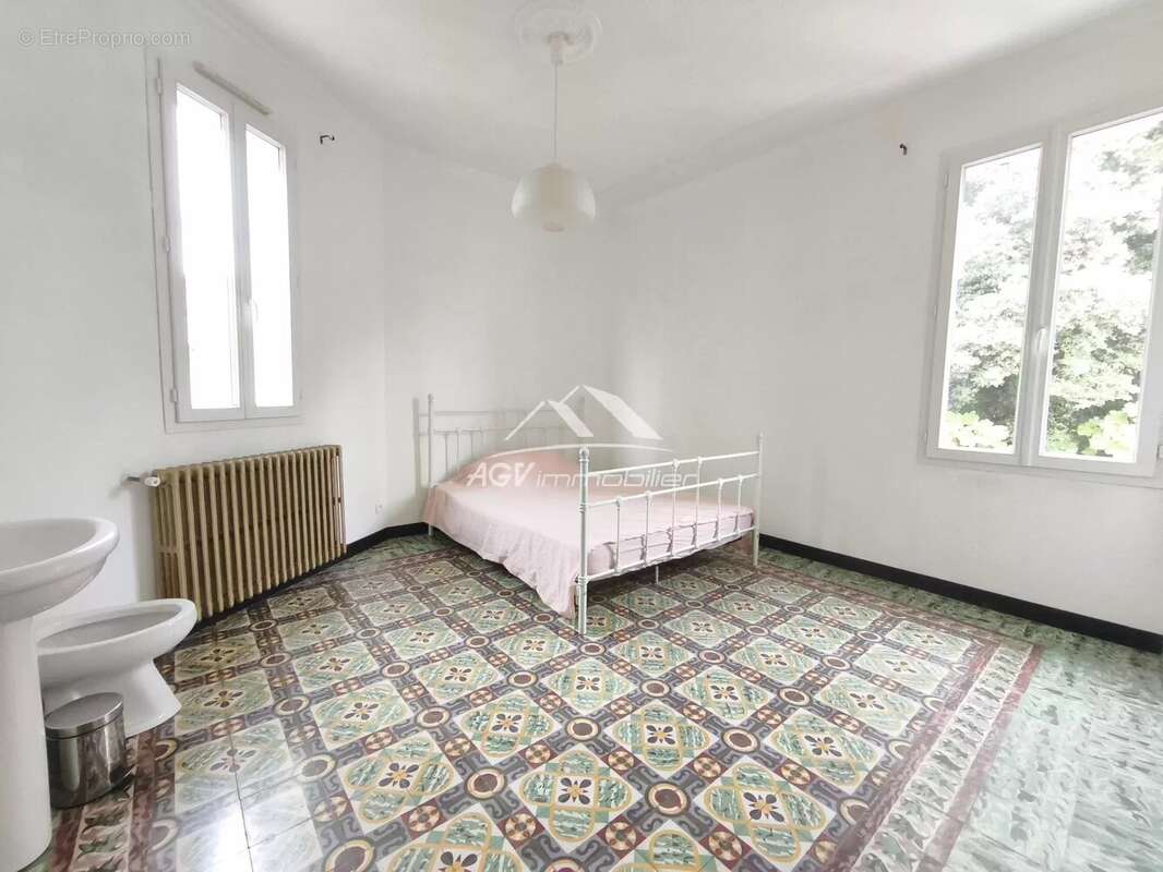 Maison à SAINT-JULIEN-LES-ROSIERS