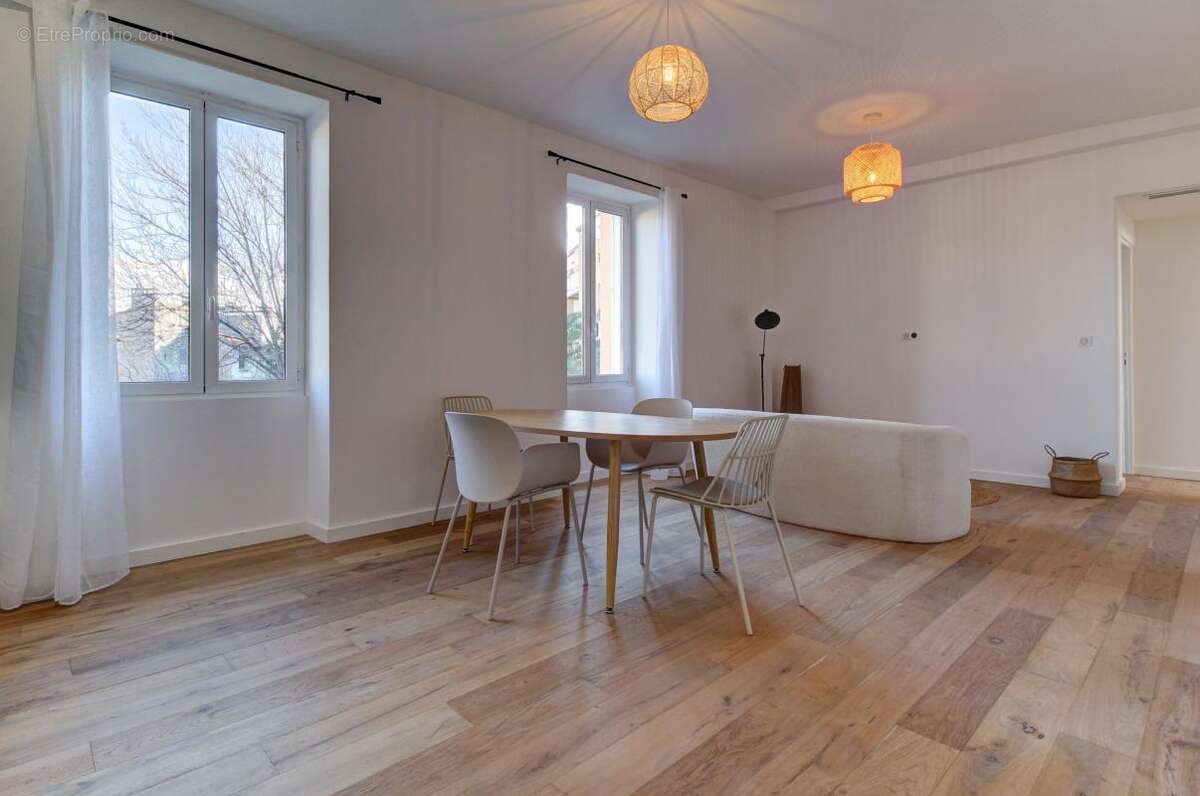 Appartement à SAINT-LAURENT-DU-VAR