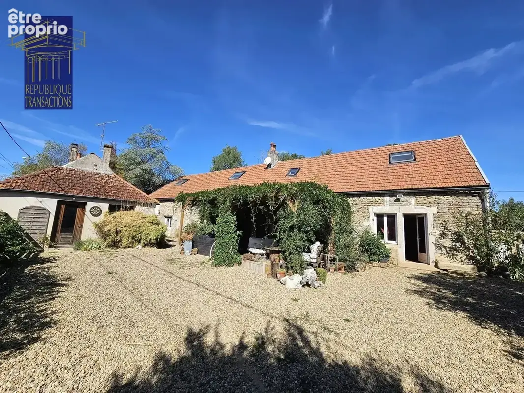 Maison ancienne rénovée avec terrain et dépendance - photo 2