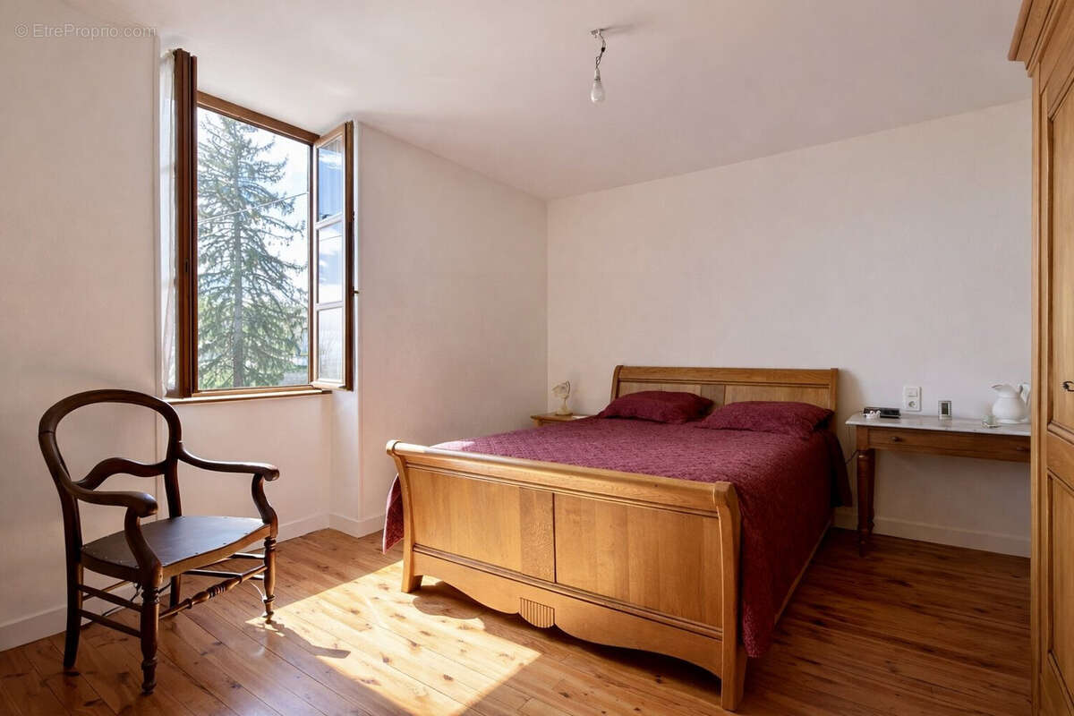 Maison 212 m² à Luzillat  - photo 9