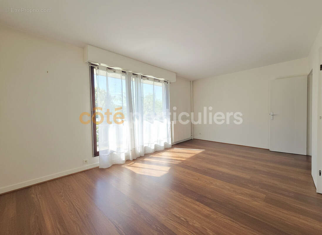 Appartement Saint Germain En Laye 2 pièce(s) 43.07 m2 - Balcon et Parking - photo 4
