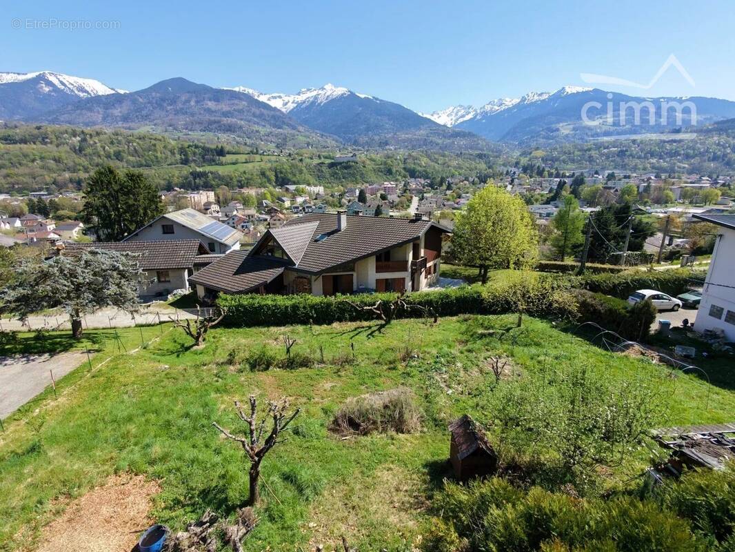 Terrain à LA ROCHETTE