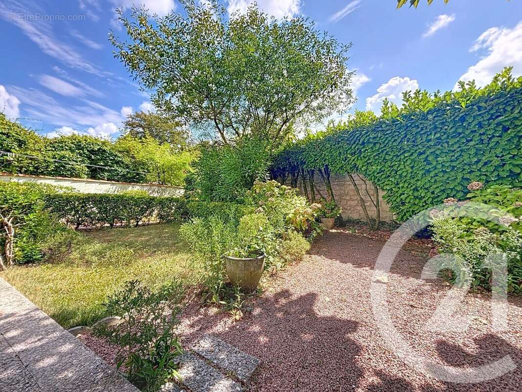 Maison à L&#039;ISLE-D&#039;ESPAGNAC