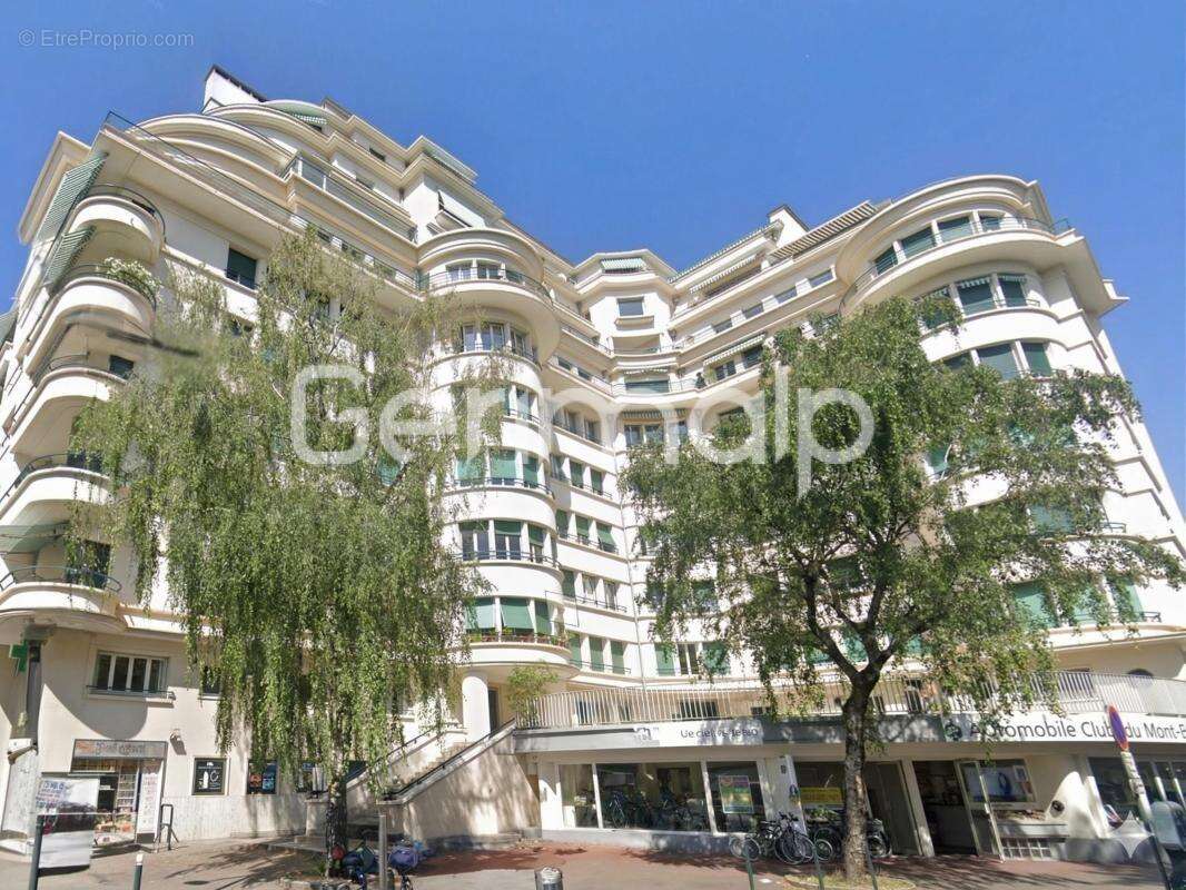 Vente - Appartement - 3 pièces + cuisine - 64 m² - 530 000 € - - photo 2