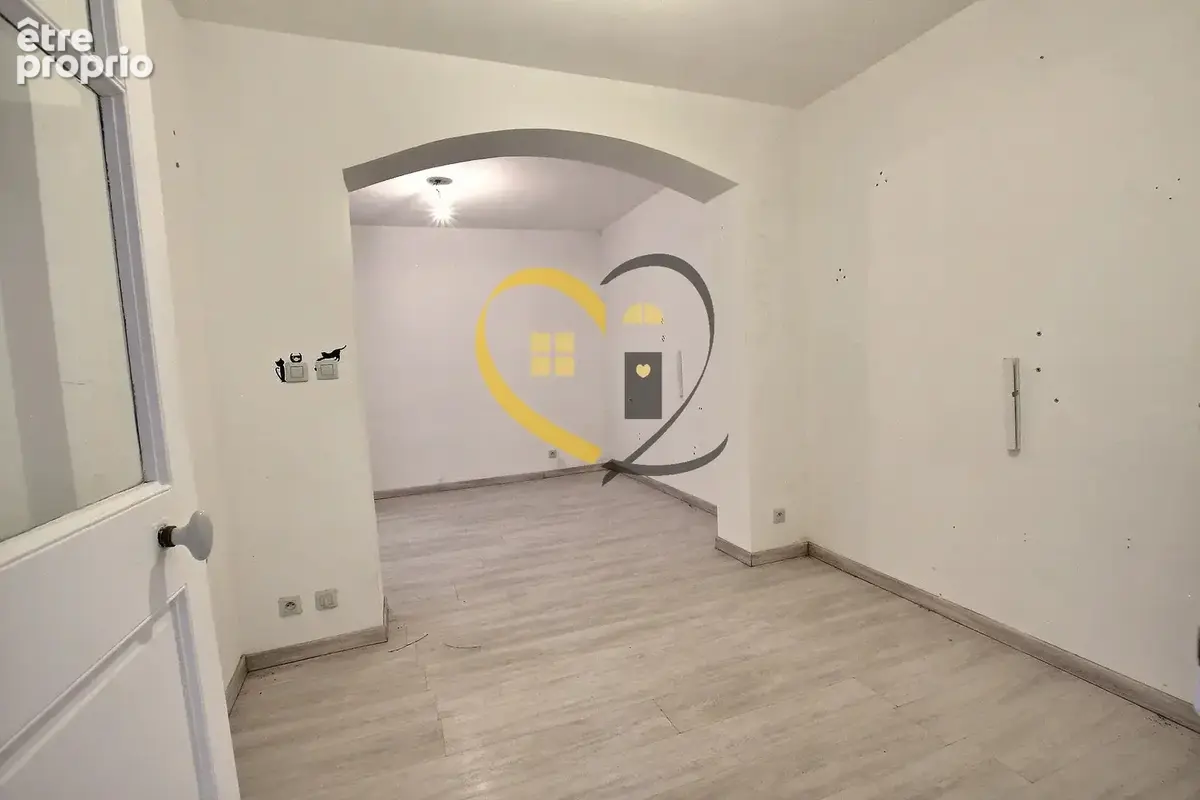 Maison à rénover avec grande terrasse sur le toit, garage et cabanon ! - photo 11