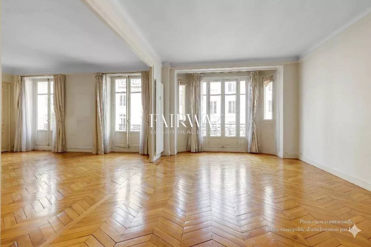 Appartement à PARIS-8E