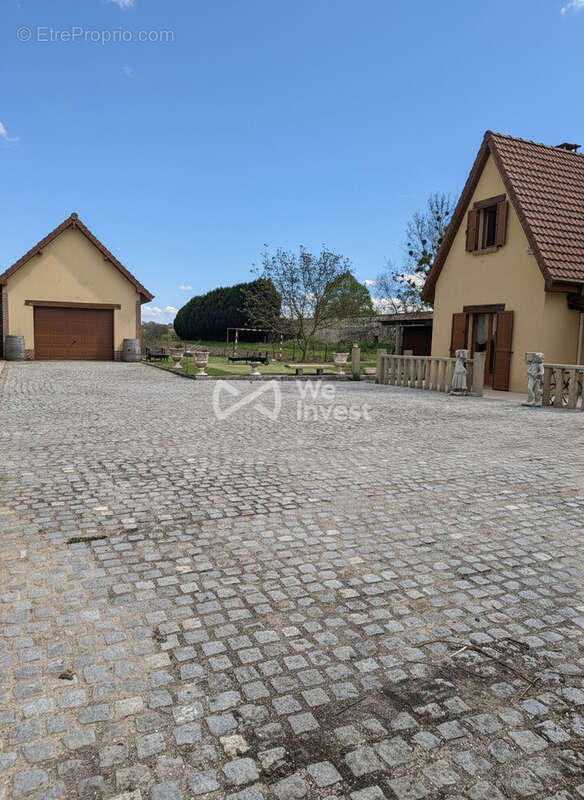Maison 138 m² à Neuville-Ferrieres  - photo 3