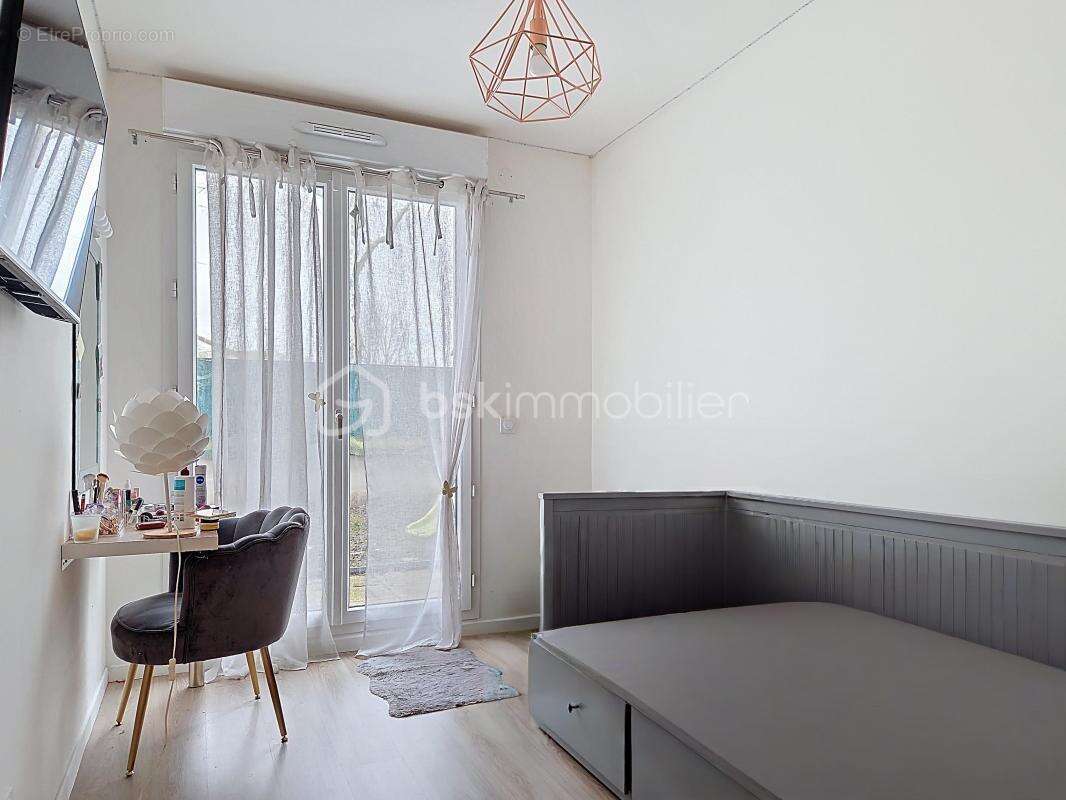 Appartement à VAUJOURS