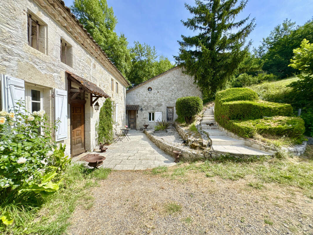 Propriété de prestige comprenant gîtes, une piscine et des dépendances - photo 5