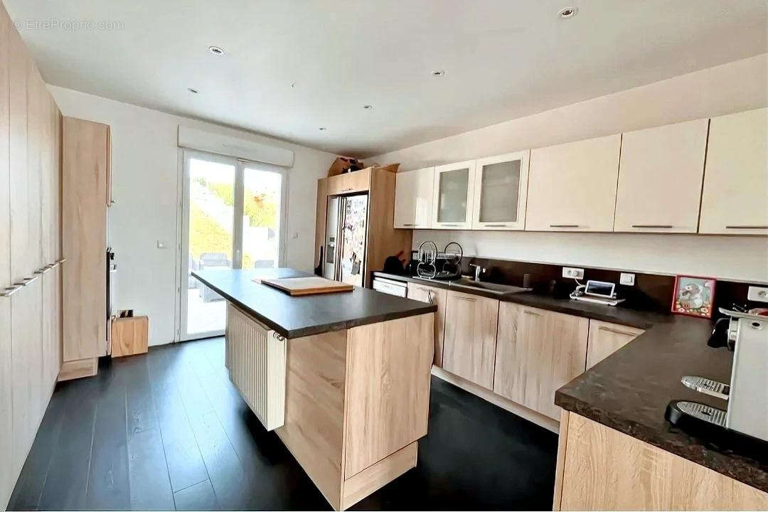 Maison à CRECY-LA-CHAPELLE