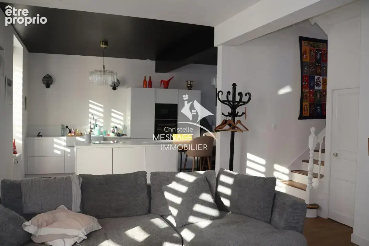 À vendre chez Christelle Mesnage Immobilier. Au centre-ville - photo 1