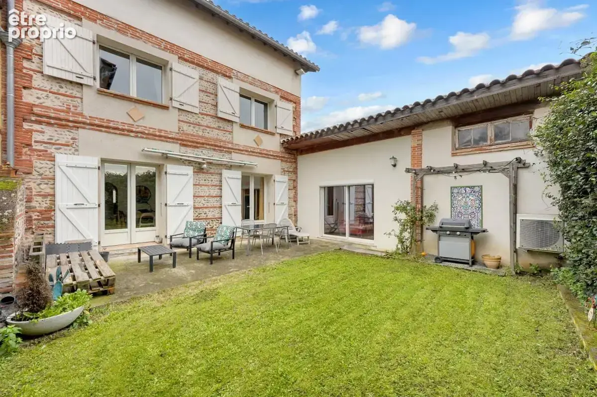 RARE – Maison toulousaine atypique de 240 m² rénovée au cœur d’Aucamville - photo 3