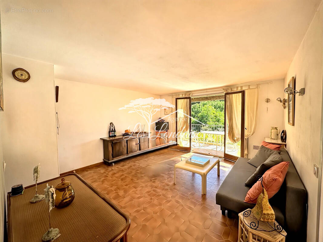 Appartement à LA LONDE-LES-MAURES