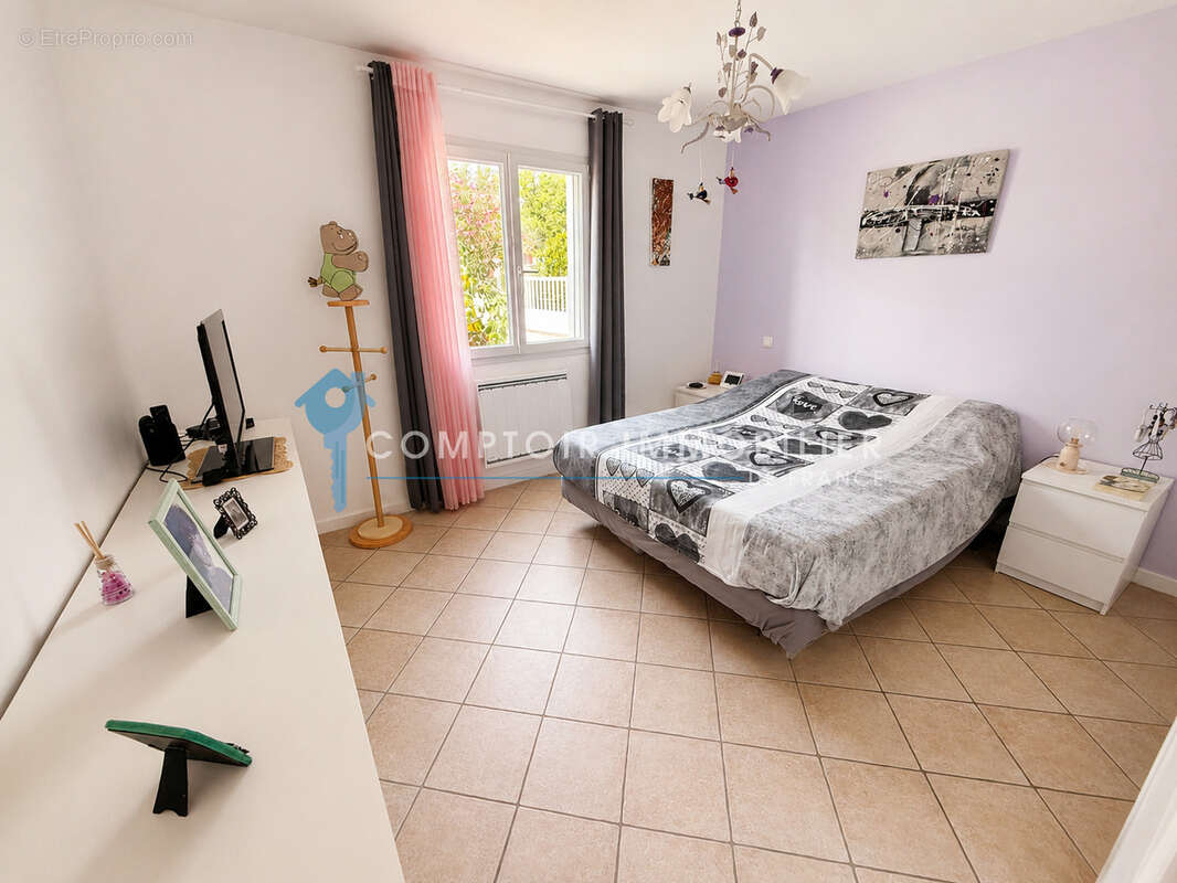Villa de plain-pied de 97 m2 avec garage, terrasse couverte et terrain clos de 770 m2   Vallon-Pont-d'Arc - photo 5