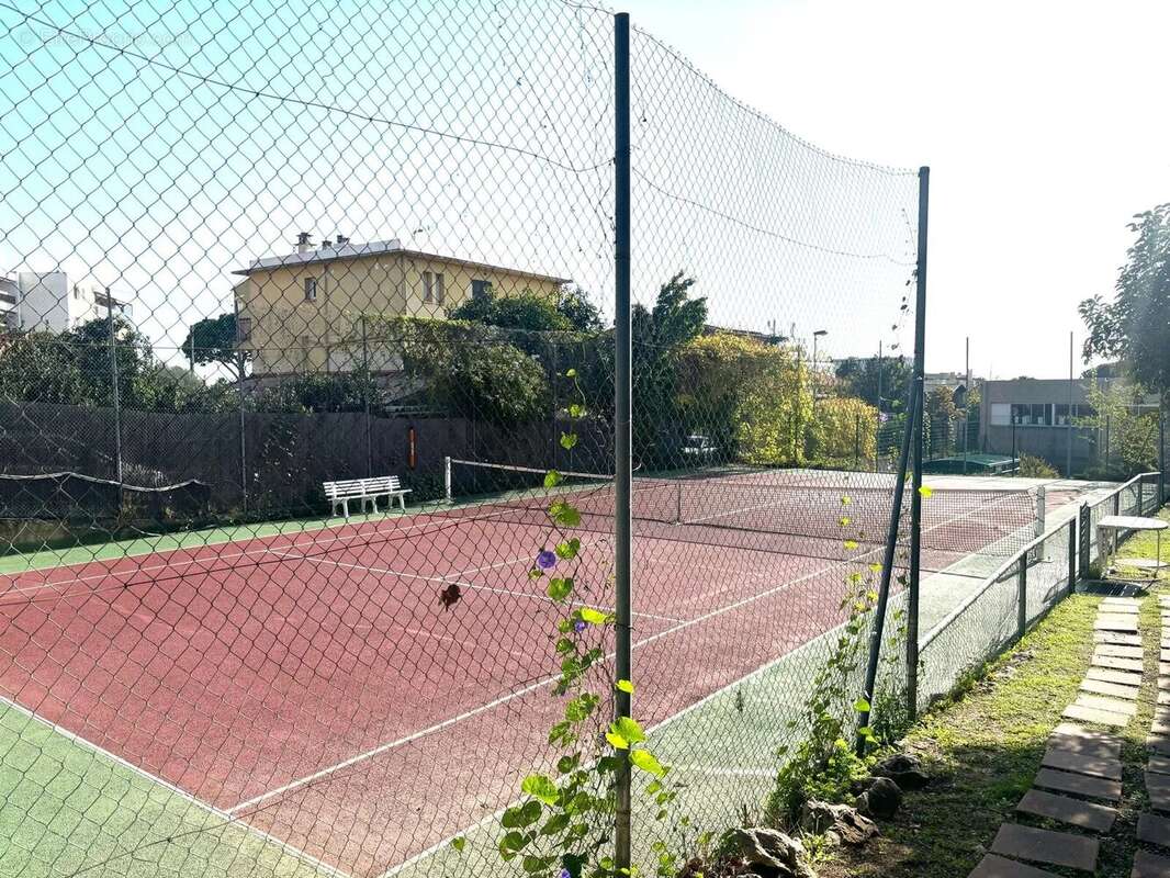 Appartement à SAINT-LAURENT-DU-VAR