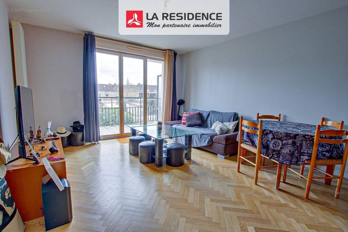 Appartement à LE MESNIL-SAINT-DENIS