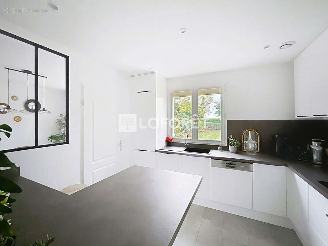 Maison à MORAINVILLIERS