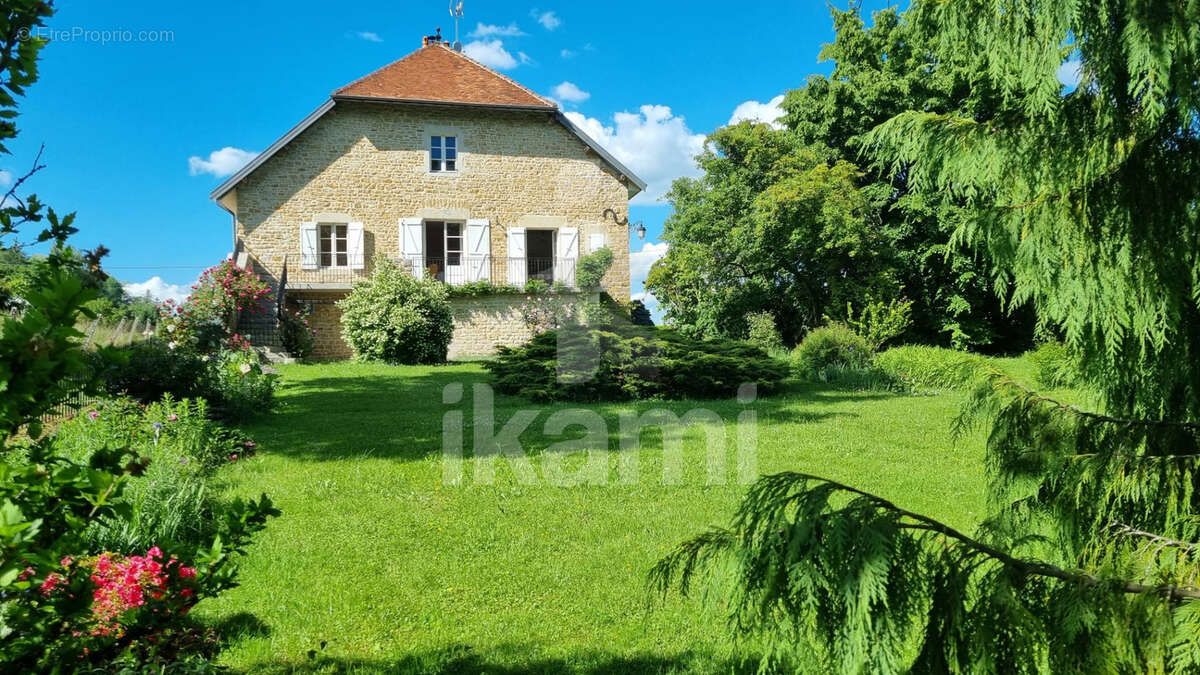 Maison à MONTAIN