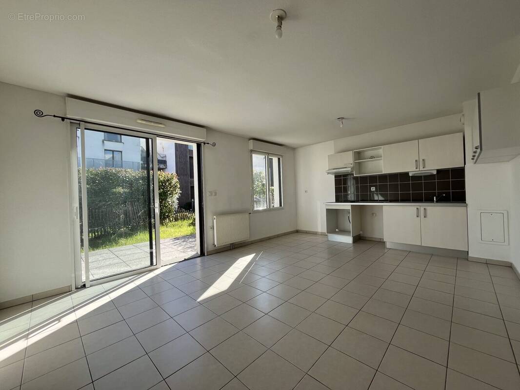 Appartement à BEAUZELLE