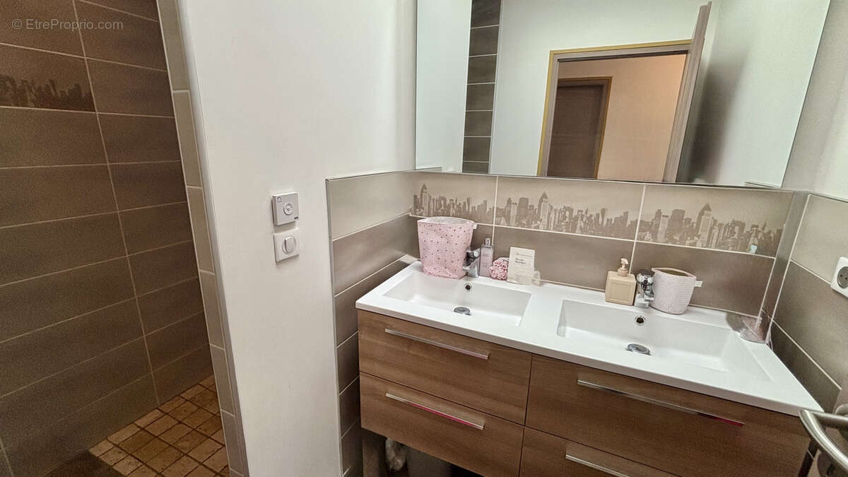 Maison à MONTELIMAR