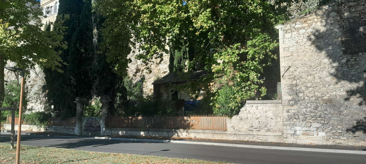 Terrain à VILLENEUVE-LES-AVIGNON