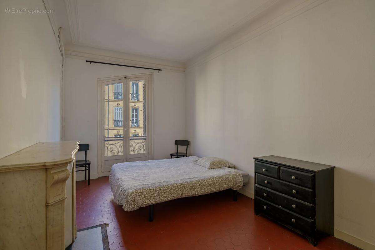 Appartement à MARSEILLE-1E