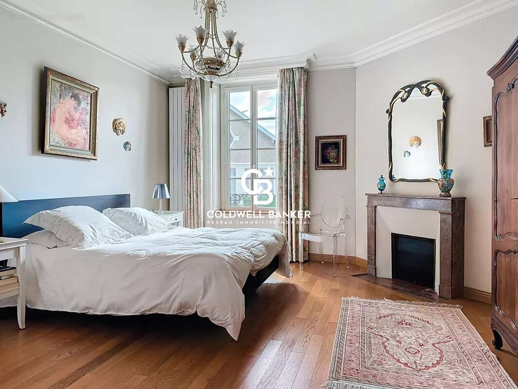 Opportunité aux Herbiers : Une demeure de caractère et son aile professionnelle indépendante - photo 10
