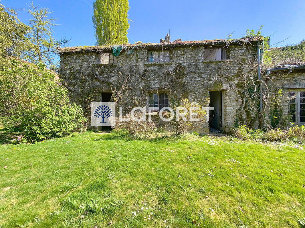 Maison à SAINT-NOM-LA-BRETECHE