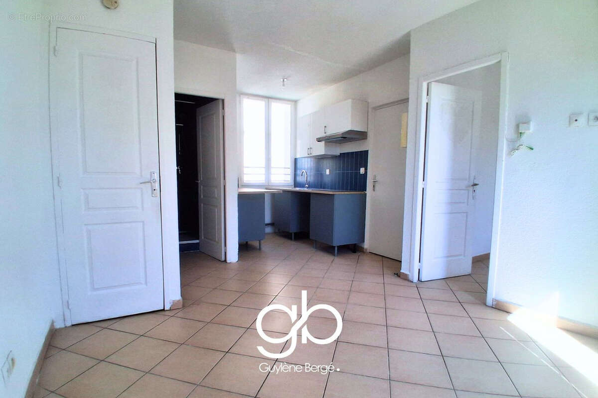 Immeuble de rapport 266 m2 -  6 appartements -  3 locaux commerciaux  -centre-ville de béziers - photo 22