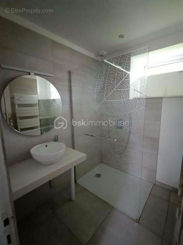 Belle Maison Rénovée en 2019 de 120 m2 et Grange de 200 m2 sise sur 3 877 m2 - photo 13