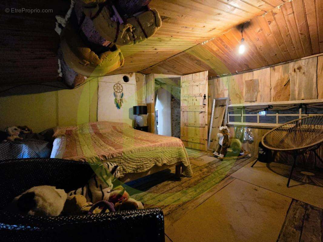 Maison à SAINT-BONNET-SUR-GIRONDE