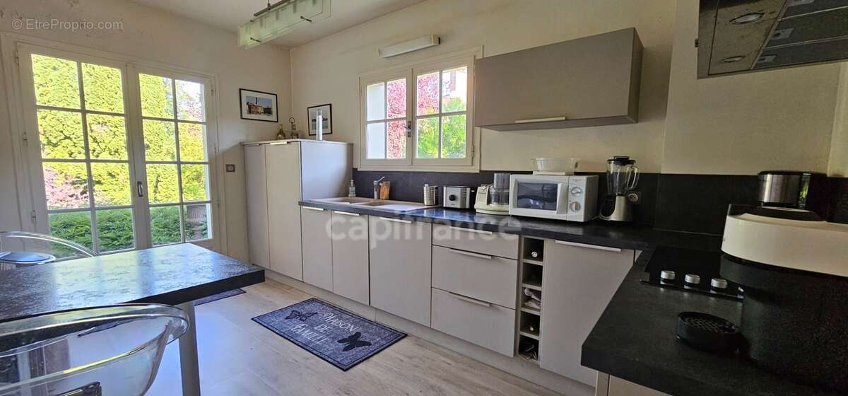 Maison d’Architecte avec grand jardin et sous sol complet- Mesnay / Arbois (39600) - photo 9