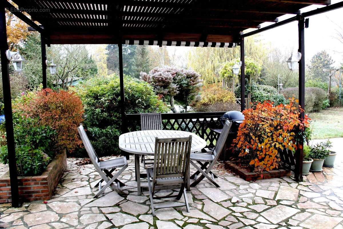 Maison à SAINT-REMY-L&#039;HONORE