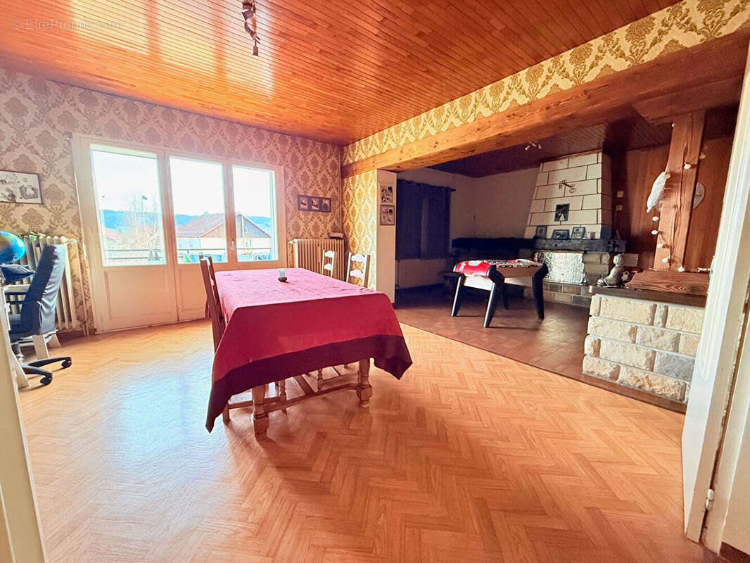Maison à PIERREFONTAINE-LES-VARANS