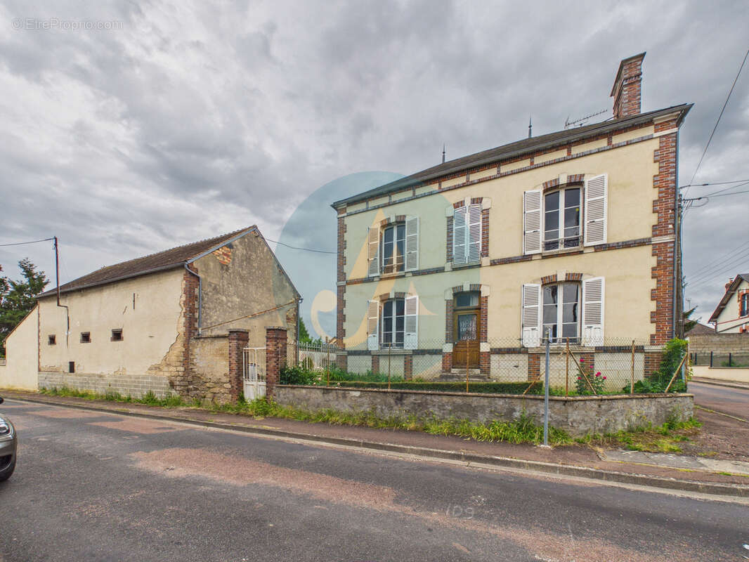 Maison à COURTENAY