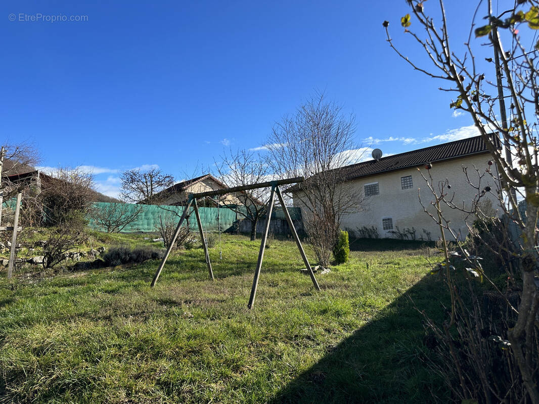 Terrain à CHIRENS