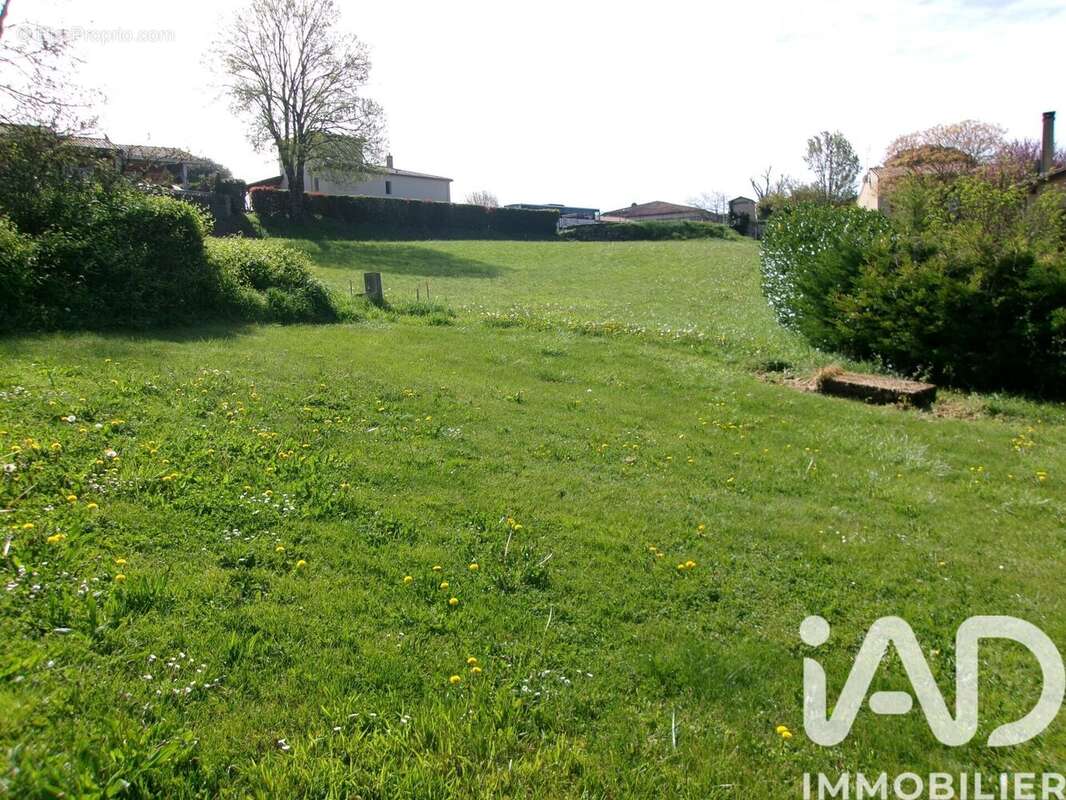 Terrain 1687 m² à Duras  - photo 2